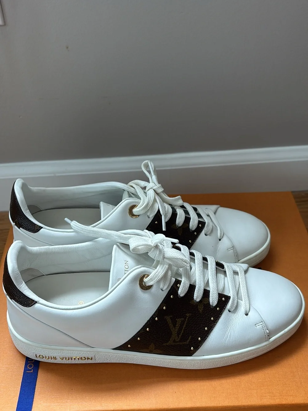 Louis Vuitton White Leather Sneakers with Brown Monogram Stripe